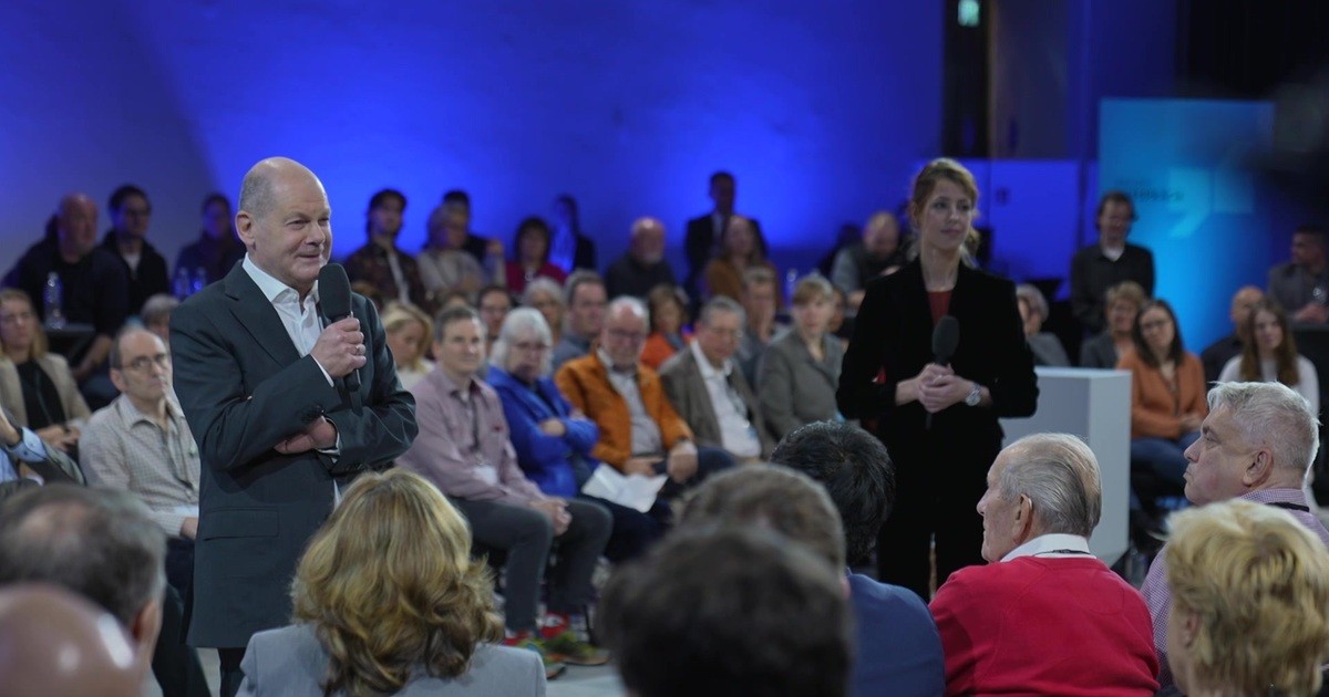 Mannheim: Bundeskanzler Olaf Scholz Im Dialog Mit Den Menschen Der ...